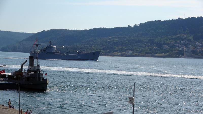 Rus savaş gemisi ’Saratov’ Çanakkale Boğazı’ndan geçti
