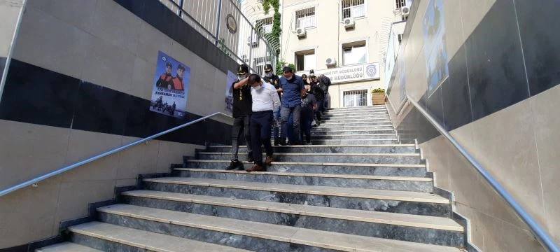 Çinli iş adamına gasp dehşeti: İş adamının üzerindeki 4 külçe altını çaldılar
