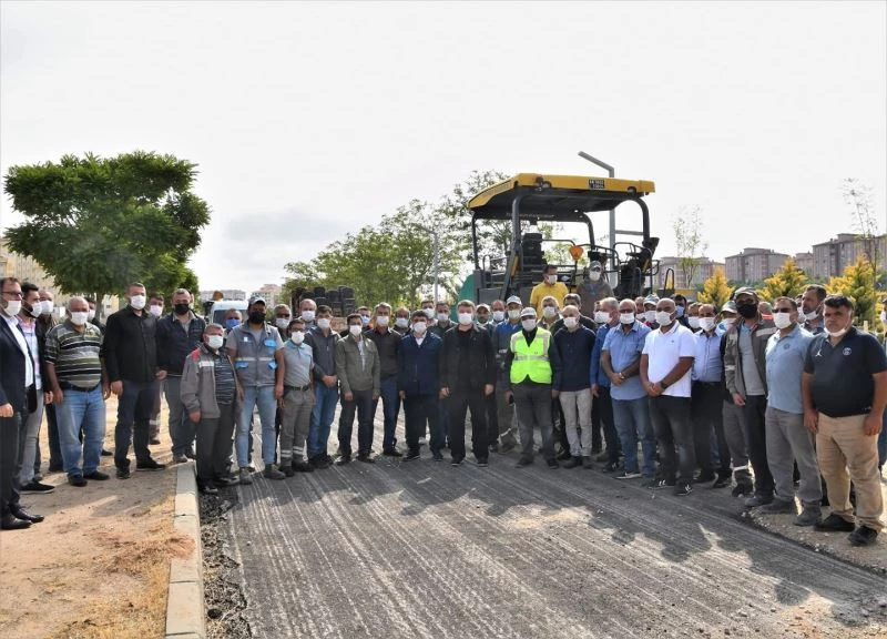 Başkan Dinçer sıcak asfalt serim çalışmalarını yerinde inceledi
