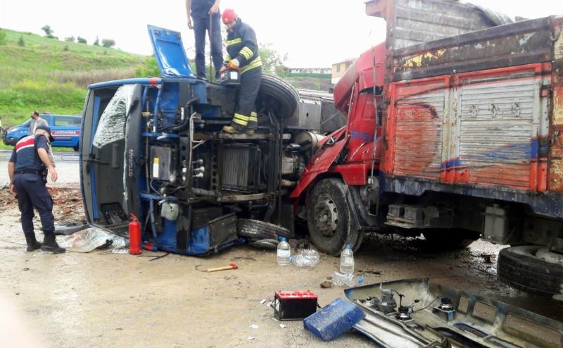 Samsun’da mahkumları taşıyan cezaevi ring aracı devrildi: 5’i asker 10 yaralı
