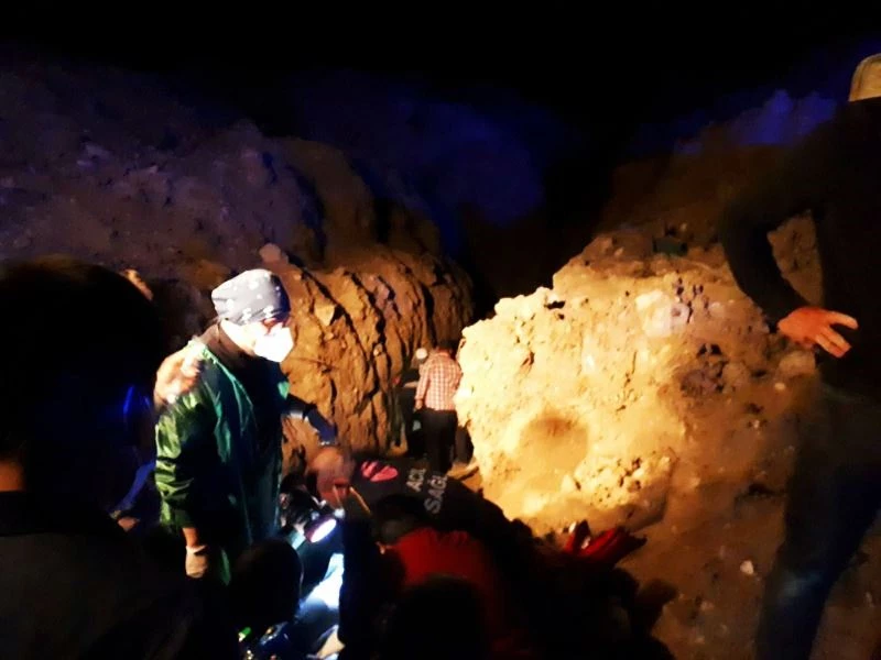 Göçükte kardeş öldü ağabey ağır yaralı
