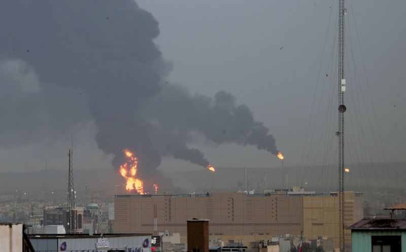 İran’da petrol rafinerisinde yangın
