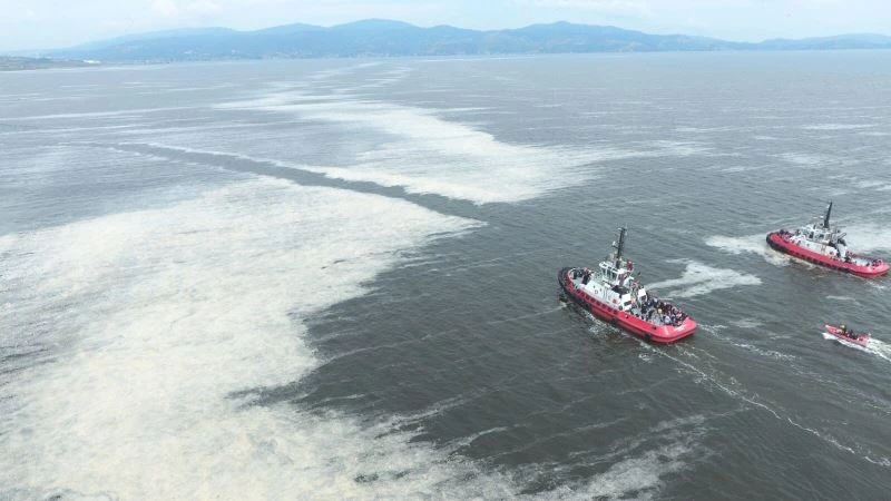 Müsilajla mücadele tüm hızıyla sürüyor
