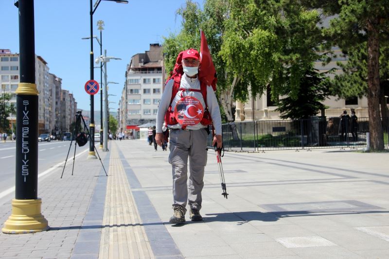 69 yaşında, ’Milli Mücadele’ anısına kilometrelerce yürüyor

