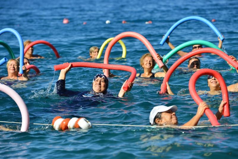 Mavi bayraklı plajda su cimnastiği başlıyor
