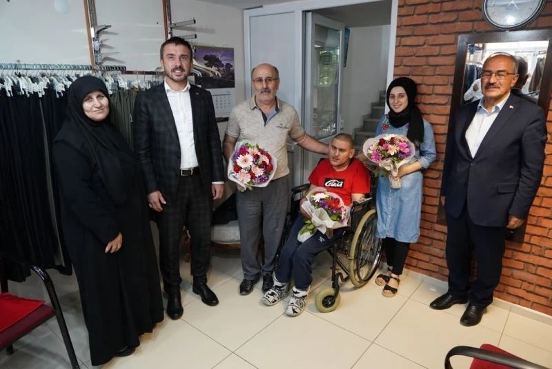 Hayatını engelli oğluna adayan baba ’Yılın Babası’ seçildi
