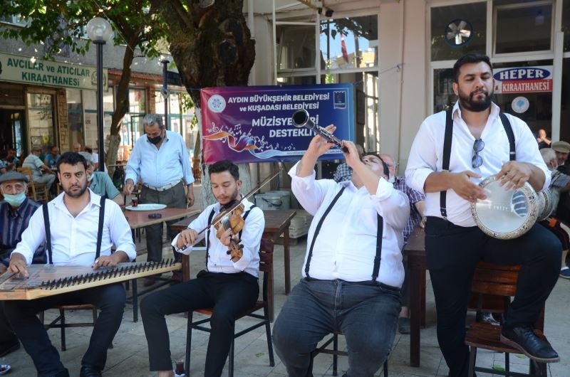 Kuşadası’nda müzisyenlere destek konserleri
