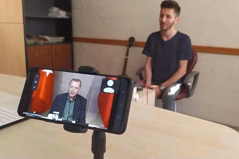 Karacabeyli gencin Erdoğan için bestelediği ‘Koca Yürekli Adam’ 2023 seçim şarkısı olabilir
