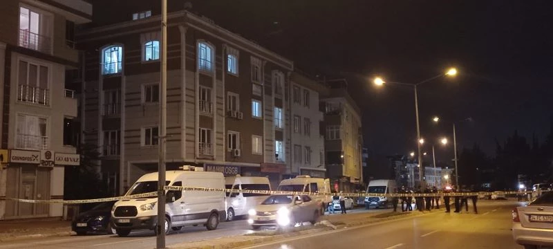 Beylikdüzü’nde bir dairede yaşlı kadın ve oğlunun cesedi bulundu, odadaki “Bomba düzeneği var yaklaşmayın” yazısı ekipleri alarma geçirdi
