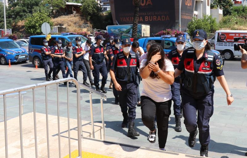 Antalya’da insan tacirlerine operasyonda 6 tutuklama
