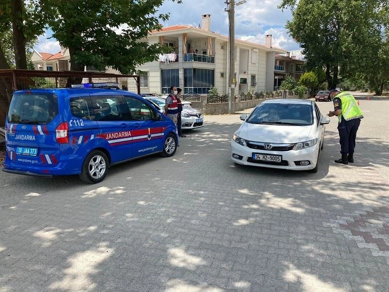 Balıkesir’de jandarma ‘yol öfkesi’ kontrollerini sıklaştırıldı
