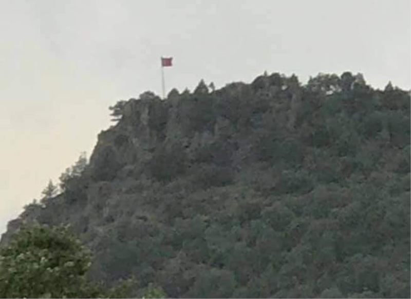 Türk bayrağını zirveye diktiler
