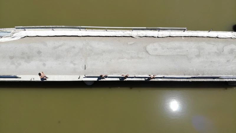 Sıcaktan bunalan çocuklar tehlikeye balıklama atlıyor
