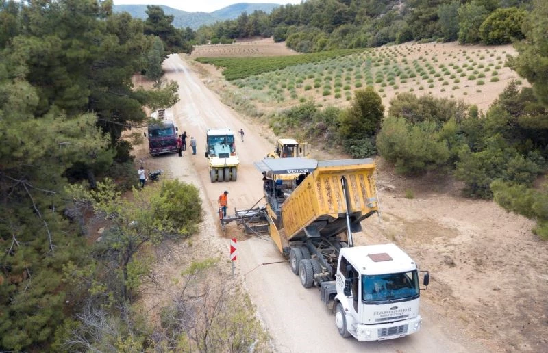 Afyonkarahisar’da gül ve lavanta bahçelerinin yolları yapılıyor
