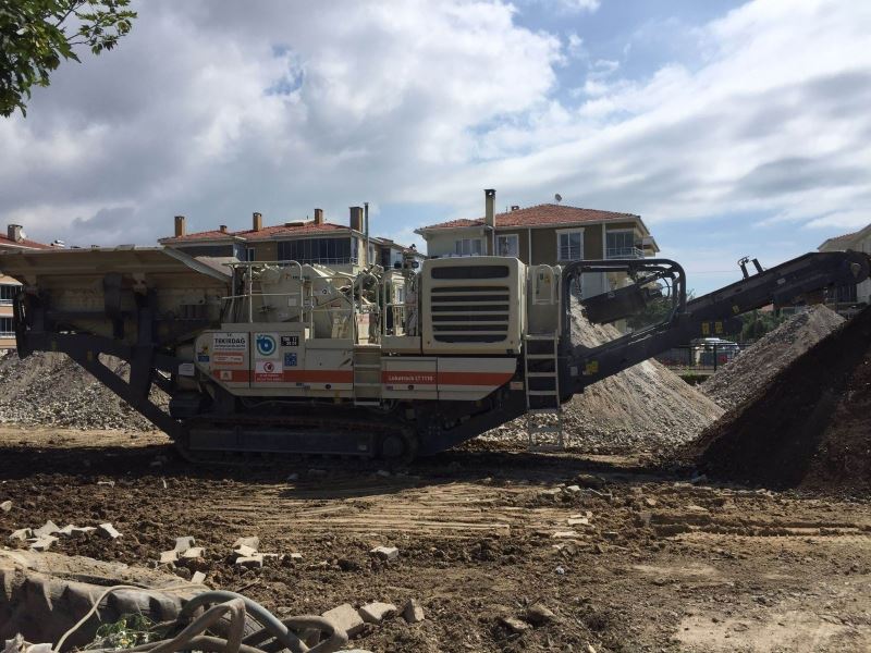 (TEKRAR) Tekirdağ Büyükşehir Belediyesi’nin 4,5 milyonluk taş kırma makinesini çaldılar
