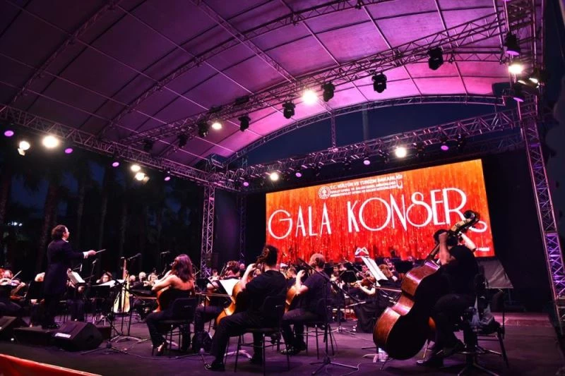 Mersin Devlet Opera ve Balesi, gala konseriyle sanatseverlerin karşısına çıktı