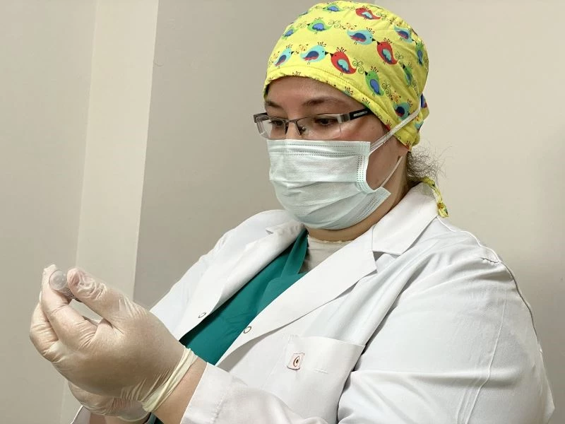 40 milyonuncu aşıyı yapan hemşire duygularını anlattı
