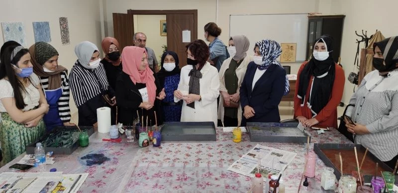 Hayal gücüyle atölyede yapılan tespihler babalara hediye edildi
