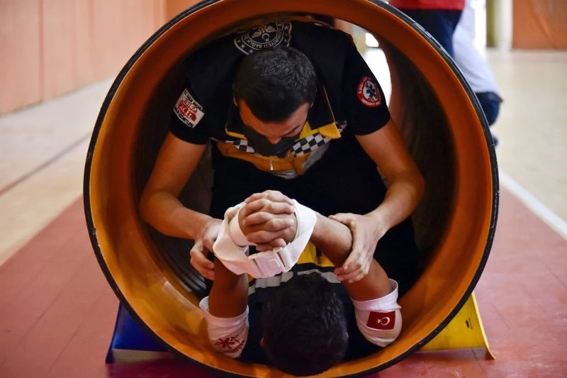 Geleceğin sağlıkçıları zorlu eğitimlerden geçiyor