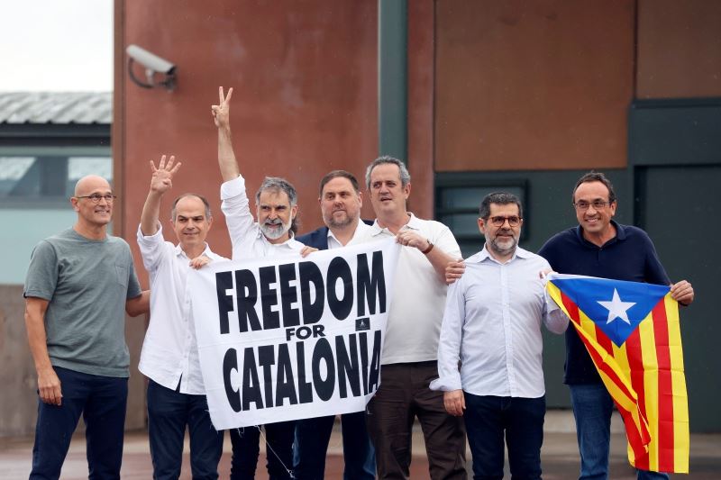 İspanya’da af çıkarılan 9 ayrılıkçı Katalan lider tahliye oldu
