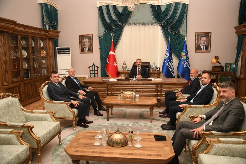 Bursaspor yönetimi Büyükşehir Belediye Başkanı Alinur Aktaş’ı ziyaret etti
