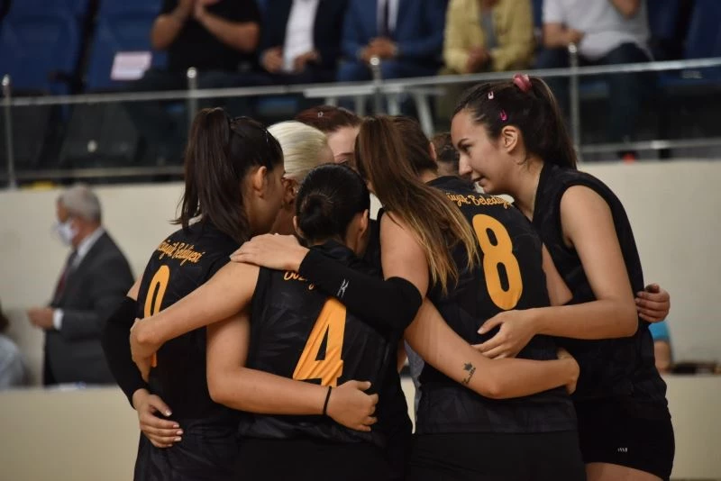 Bozüyük bayan voleybol takımı iyi oynadığı müsabakayı kaybetti
