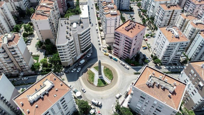 Buca’nın o meydanında genişletme çalışması
