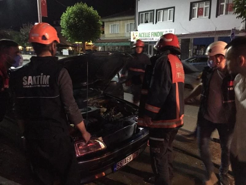 Aracın motor kısmında çıkan yangın büyümeden söndürüldü
