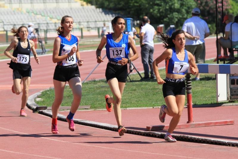 İzmitli atletler, yükselme koşusuna katılacak
