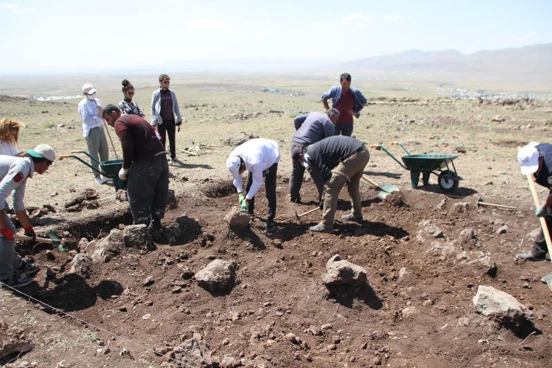 ‘Malazgirt Savaşı Alanının Tespiti, Tarihi ve Arkeolojik Yüzey Araştırma’ projesine büyük ilgi
