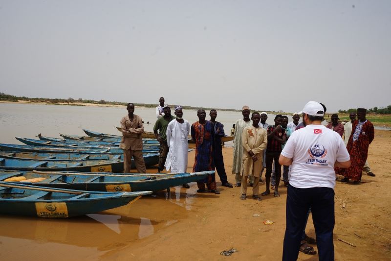 Yedi Başak’tan Nijer vatandaşlarına balıkçı teknesi
