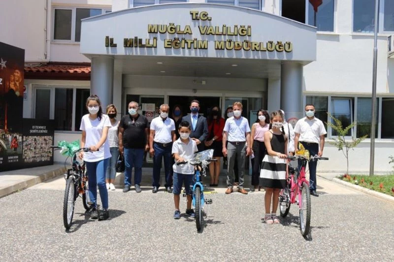 Hayallerini çizdiler, bisikleti kaptılar
