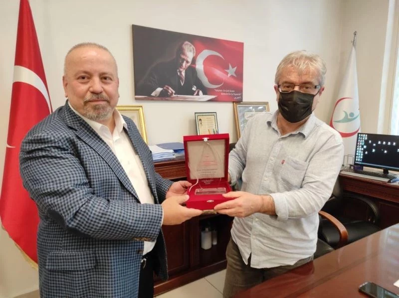 İşadamı Buyurman’a plaket

