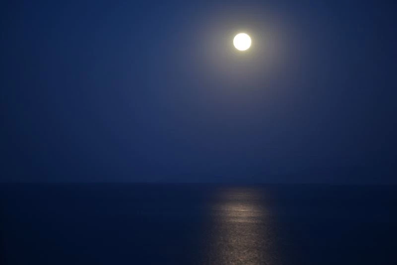 Van Gölü’ndeki yakamoz hayran bıraktı
