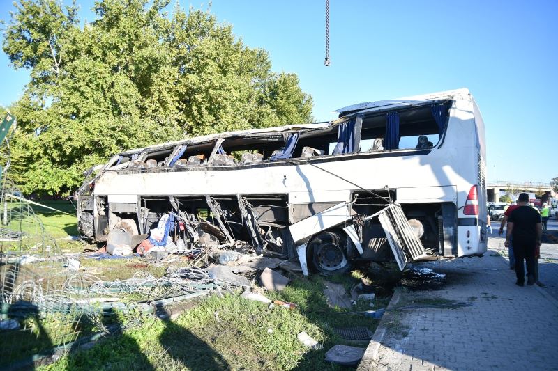 2 kişinin hayatını kaybettiği servis kazasında şoföre tahliye kararı
