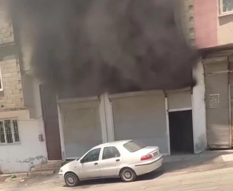 Garajda çıkan yangın iki aracı kül etti
