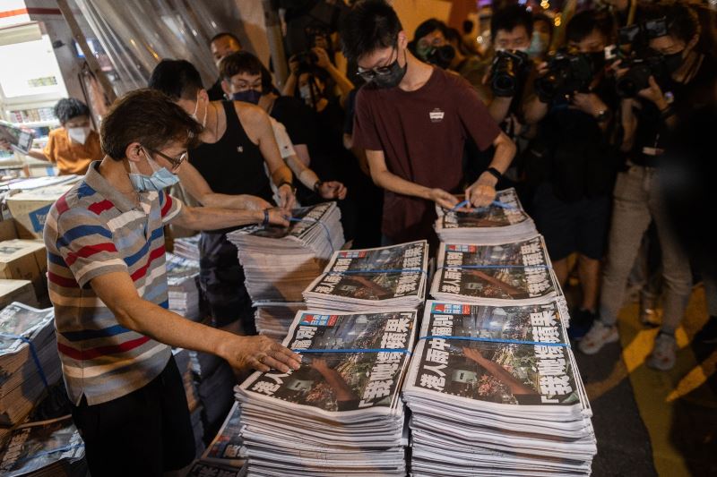 Hong Kong’da muhalif Apple Daily gazetesi kapatıldı
