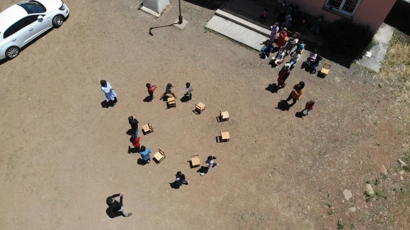 Pandemiden dolayı arkadaşlarını özleyen öğrenciler, doyasıya eğlendi
