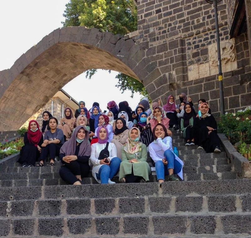 Diyarbakır’da Konukevi Kız Yurdu öğrencilerine moral gezisi
