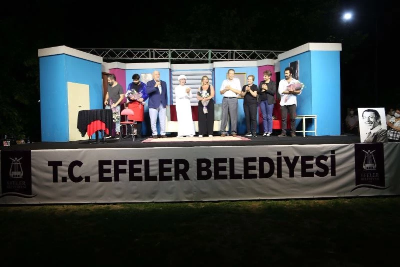 Başkan Atay, Efeler halkını tiyatroyla buluşturdu

