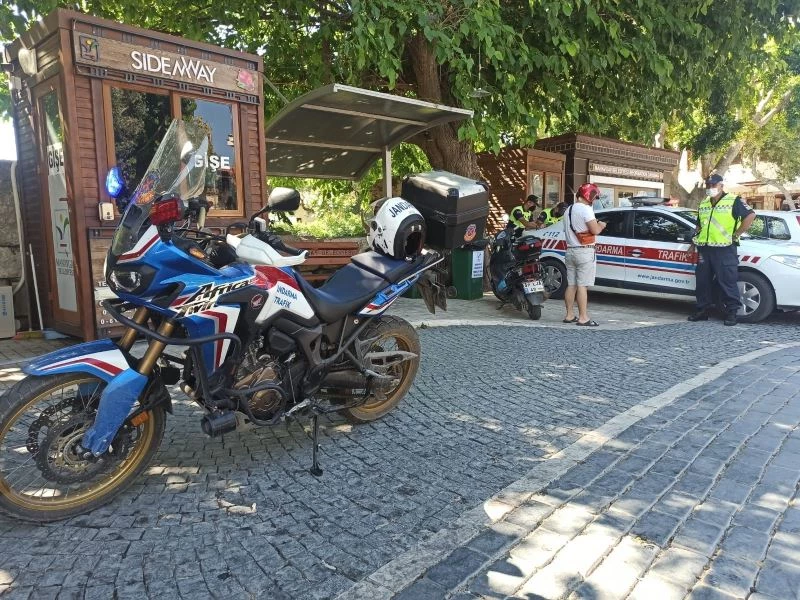 Jandarmadan kural tanımaz sürücülere 335 bin TL para cezası
