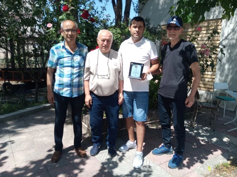 Başarılı teknik adama başkan adayından plaket
