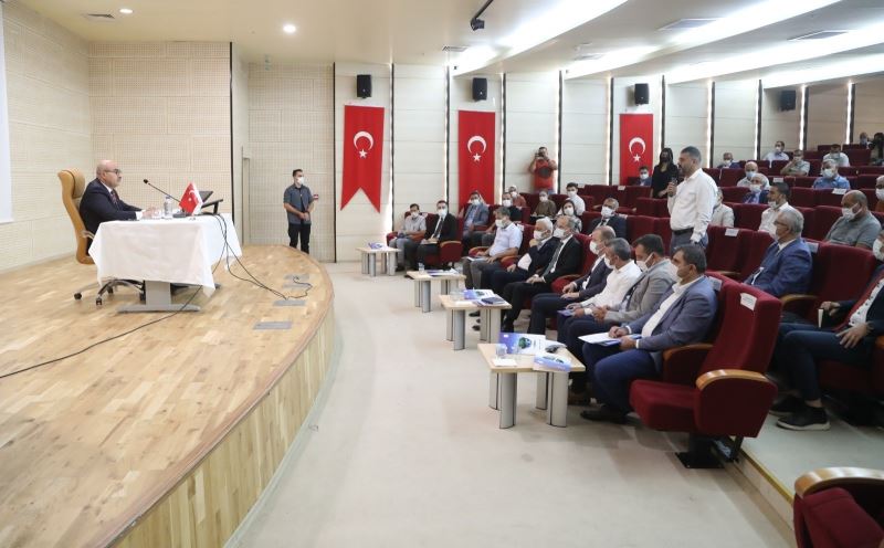 Vali Demirtaş, STK temsilcilerine bir yıllık faaliyetlerini anlattı
