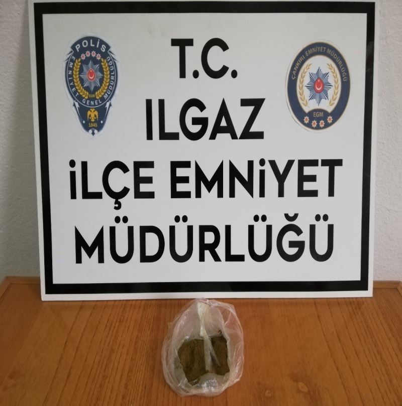 Polisin şüphelendiği şahsın üzerinden uyuşturucu çıktı
