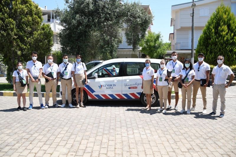 Kuşadası’nın görünmeyen kahramanları kapı kapı dolaşıyor
