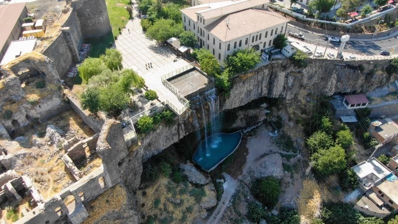 Muhteşem görüntüsüyle büyüleyen tarihi Fiskaya Şelalesi yeniden akmaya başladı
