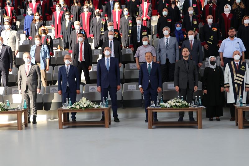 Hasan Kalyoncu Üniversitesi’nde 2021 mezunları kep attı
