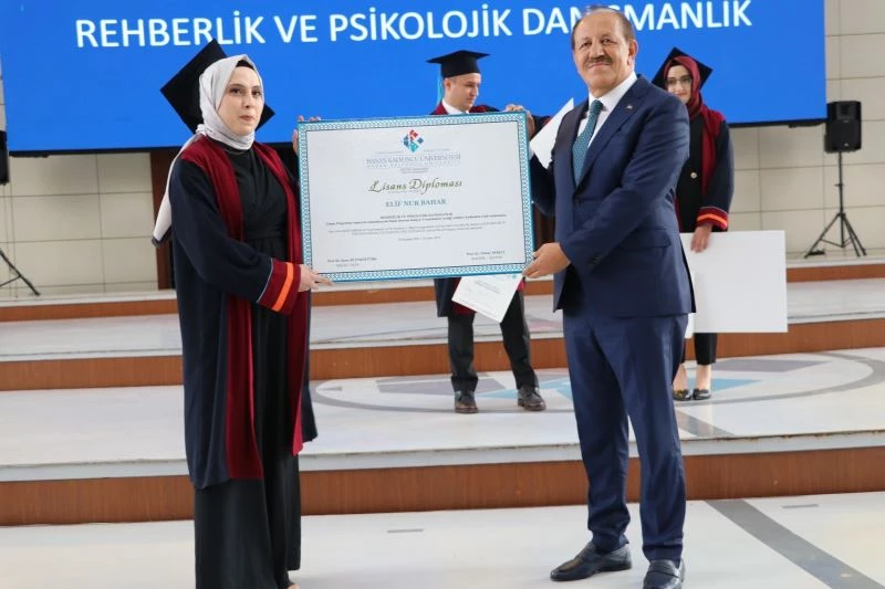 Cemal Kalyoncu, öğrencilerin heyecanına ortak oldu
