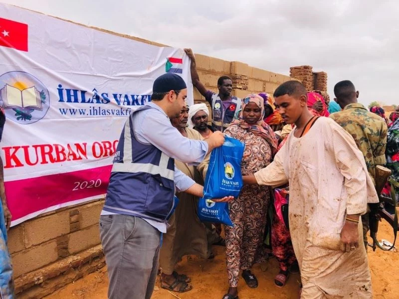 Kurban bağışları Afrika’daki yetimlere ulaşıyor
