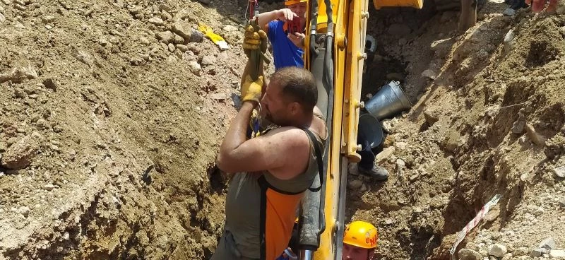 Bursa’da göçükte can pazarı...Bir saat sonra kurtarıldı
